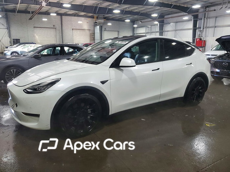 Tesla Model Y 2021 - Image 1 of 5