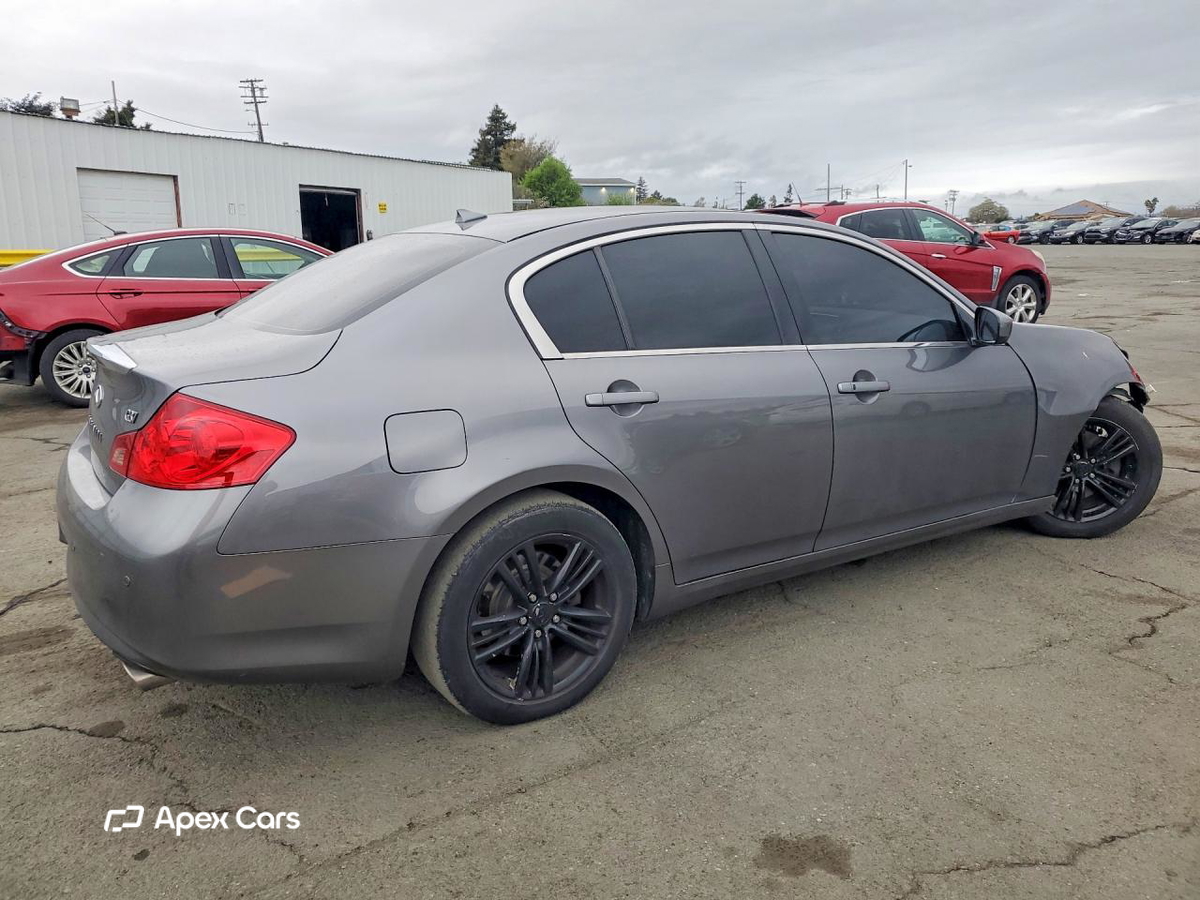 Infiniti G 2011
