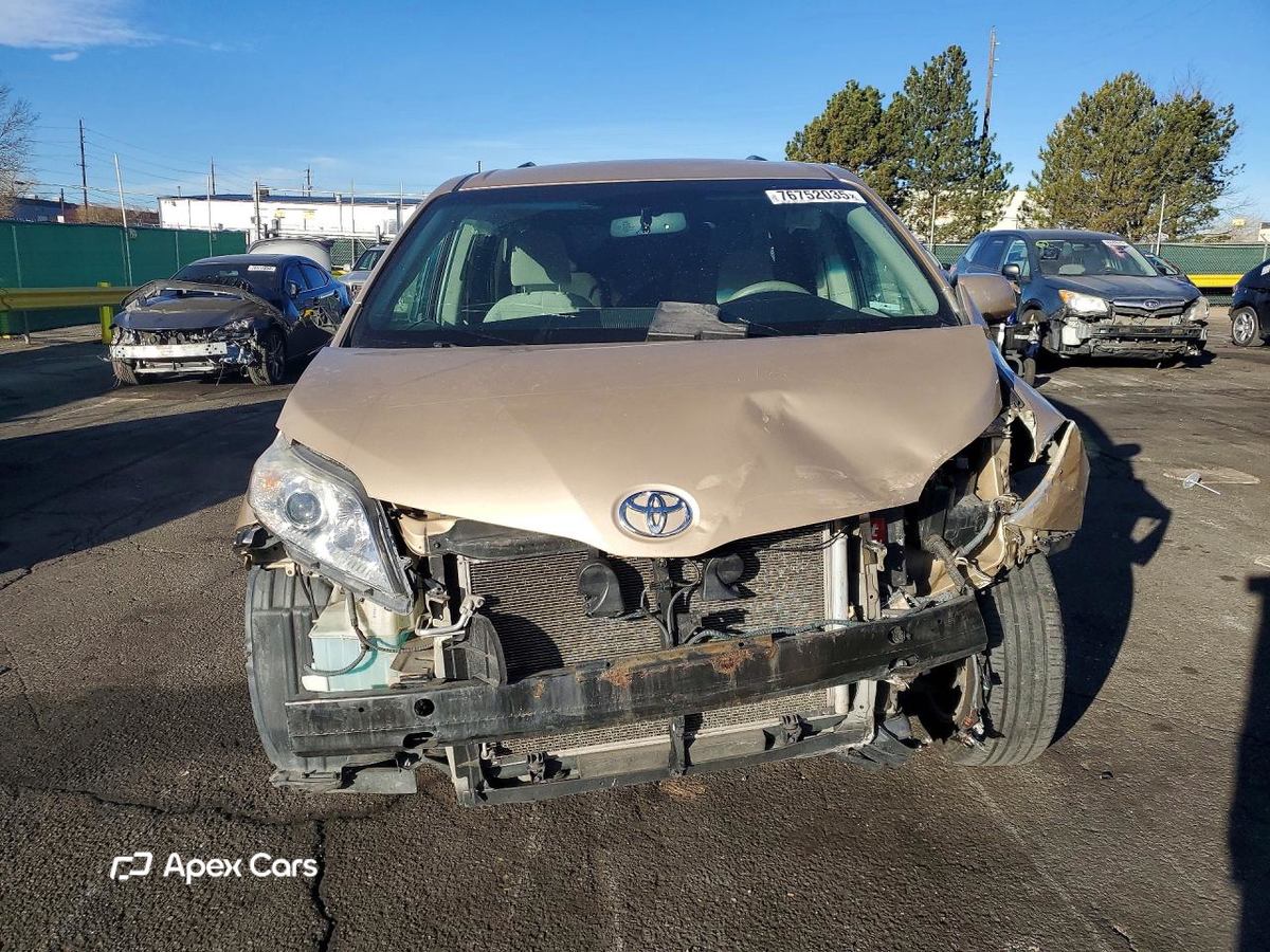 Toyota Sienna 2011