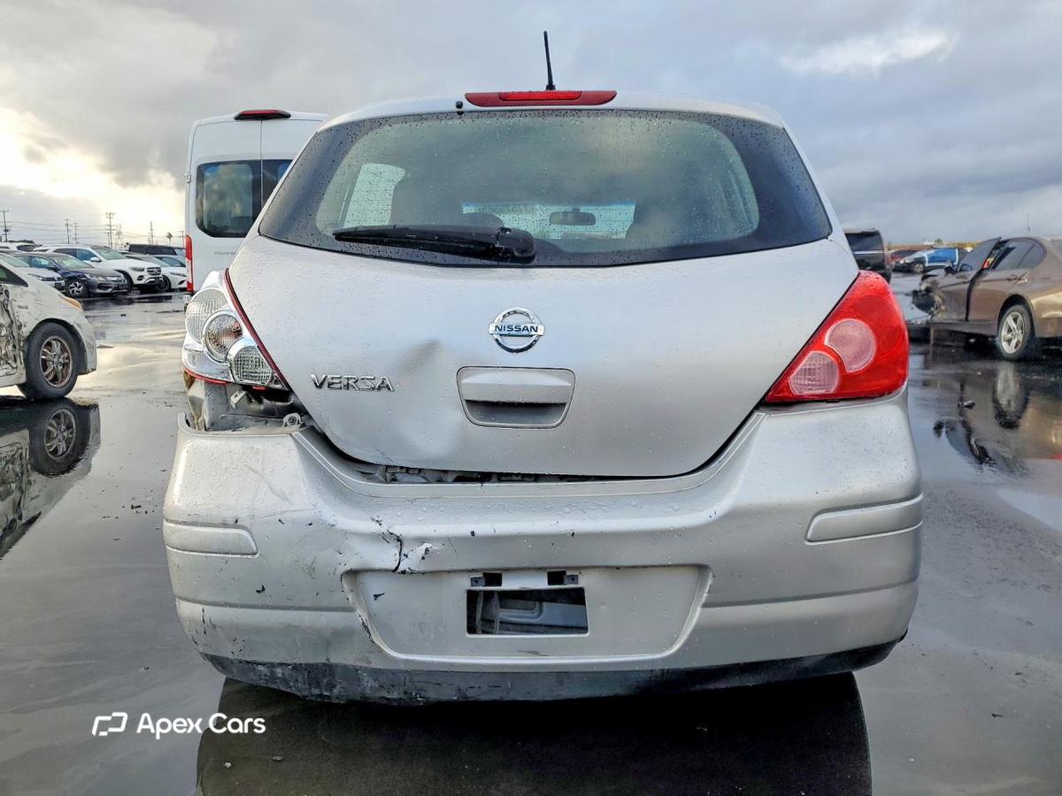 Nissan Versa 2011