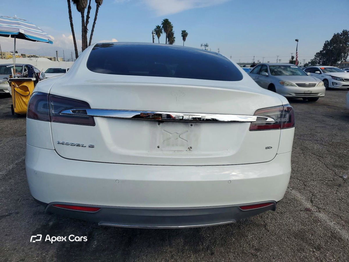 Tesla Model S 2014