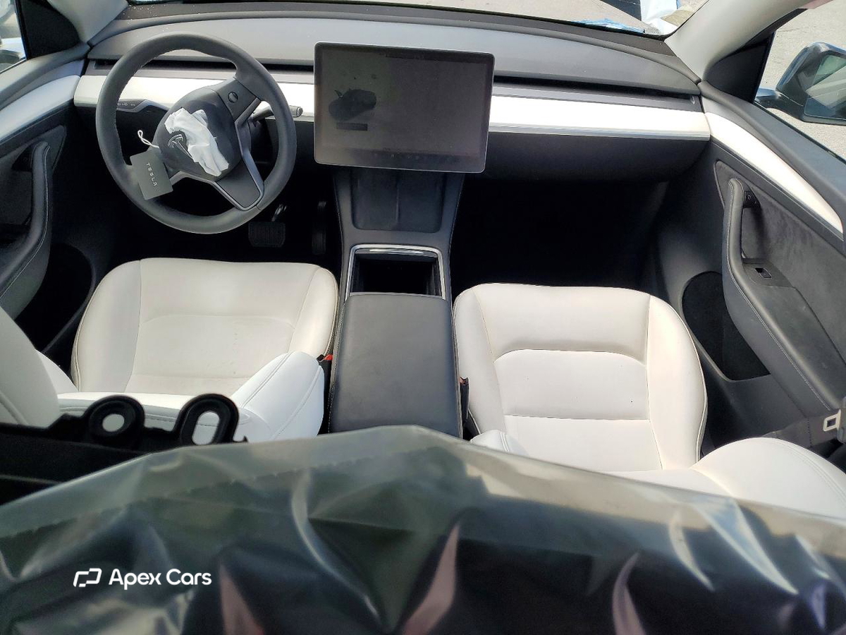 Tesla Model Y 2025