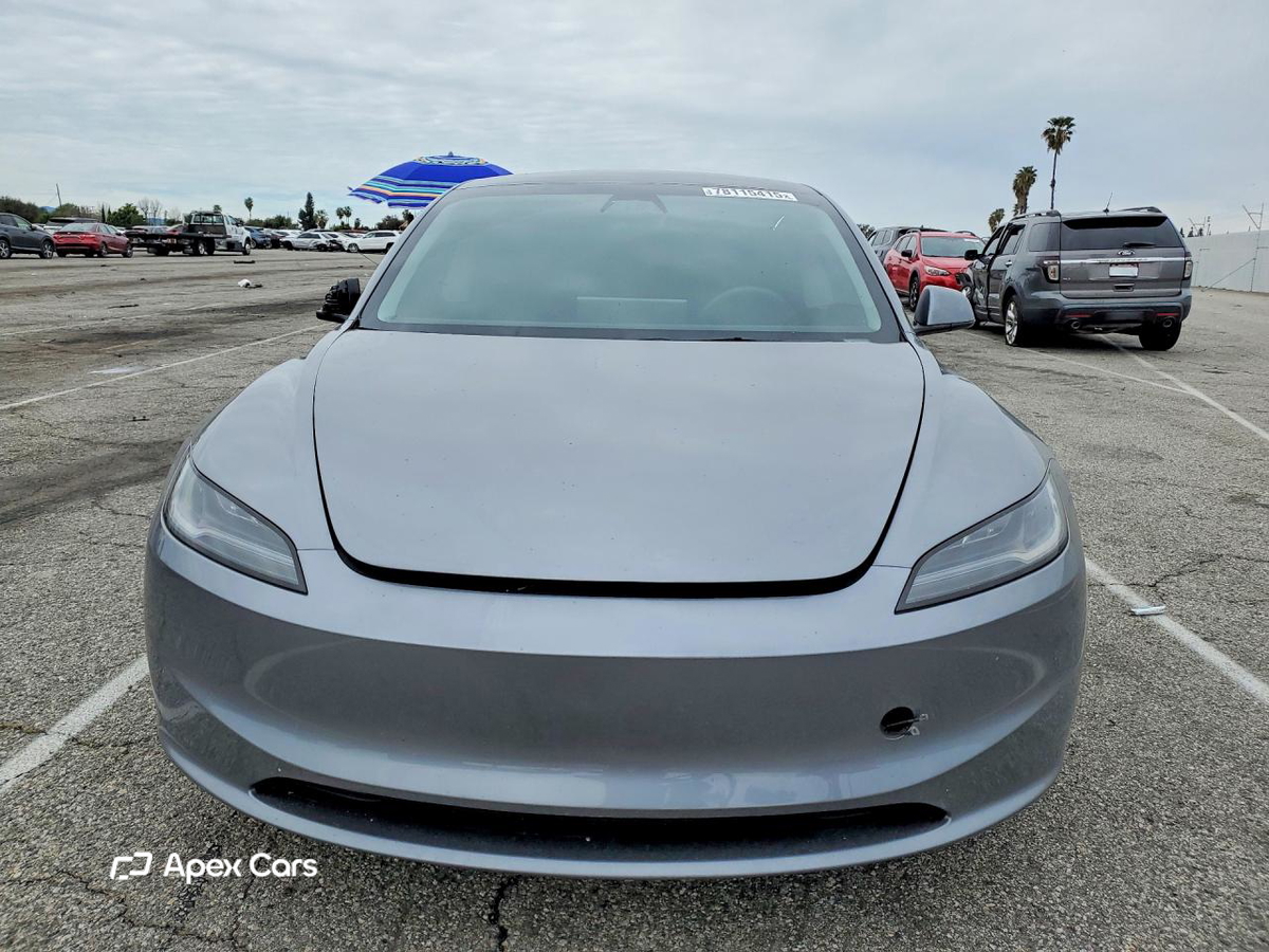 Tesla Model 3 2024