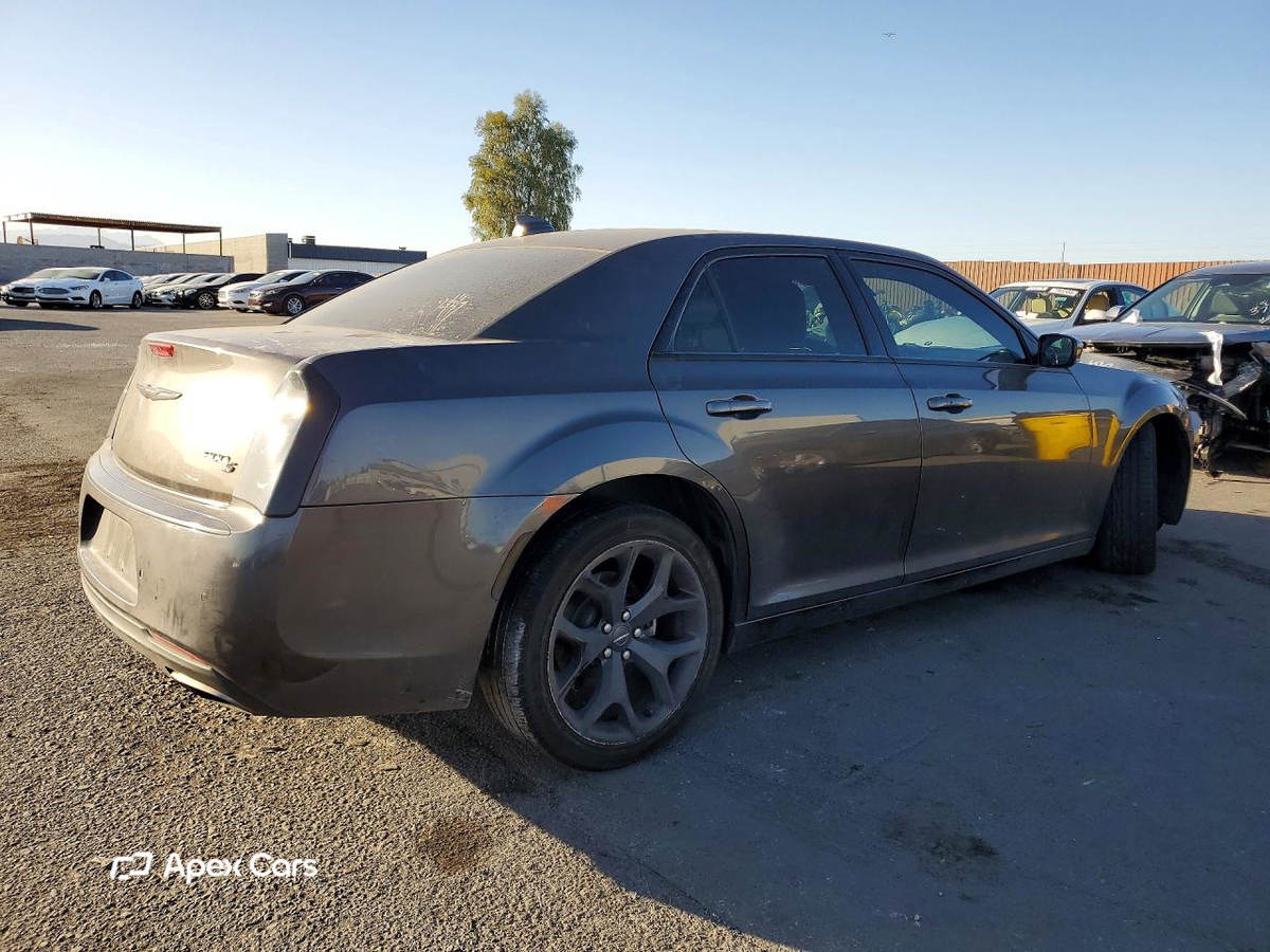 Chrysler 300 2021