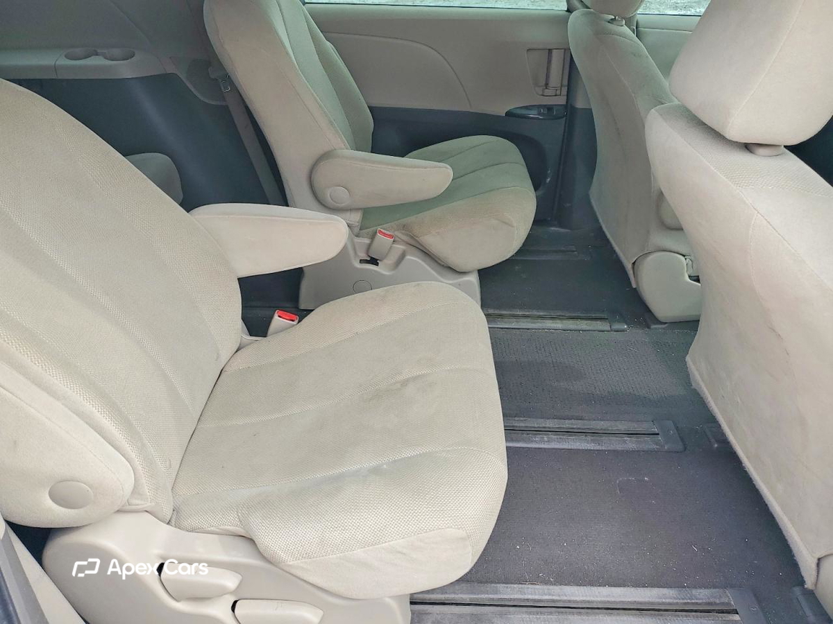 Toyota Sienna 2011