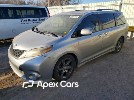 Toyota Sienna 2015 - Image 1 of 13