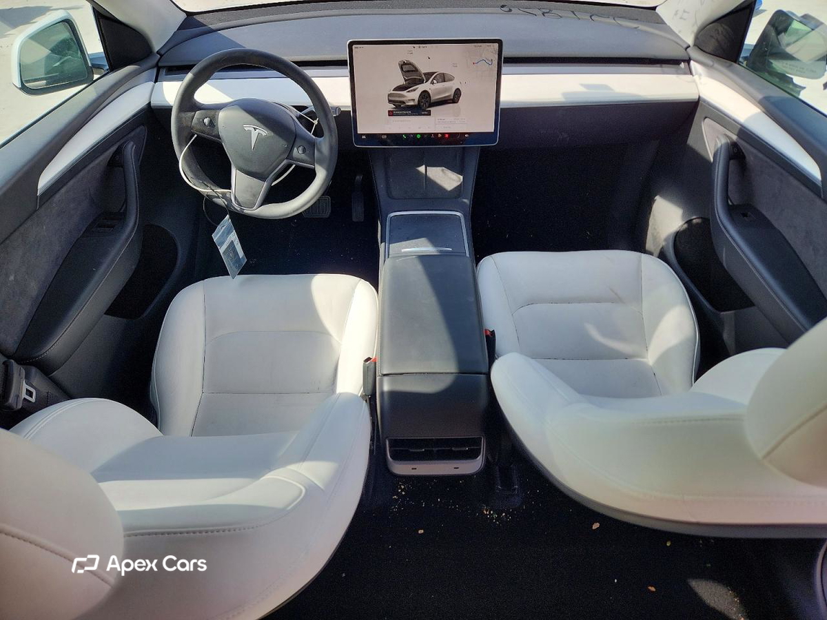 Tesla Model Y 2025