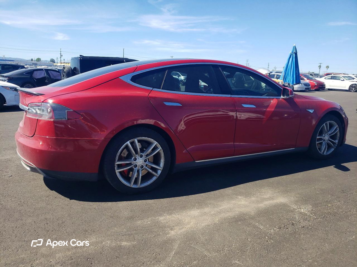 Tesla Model S 2015