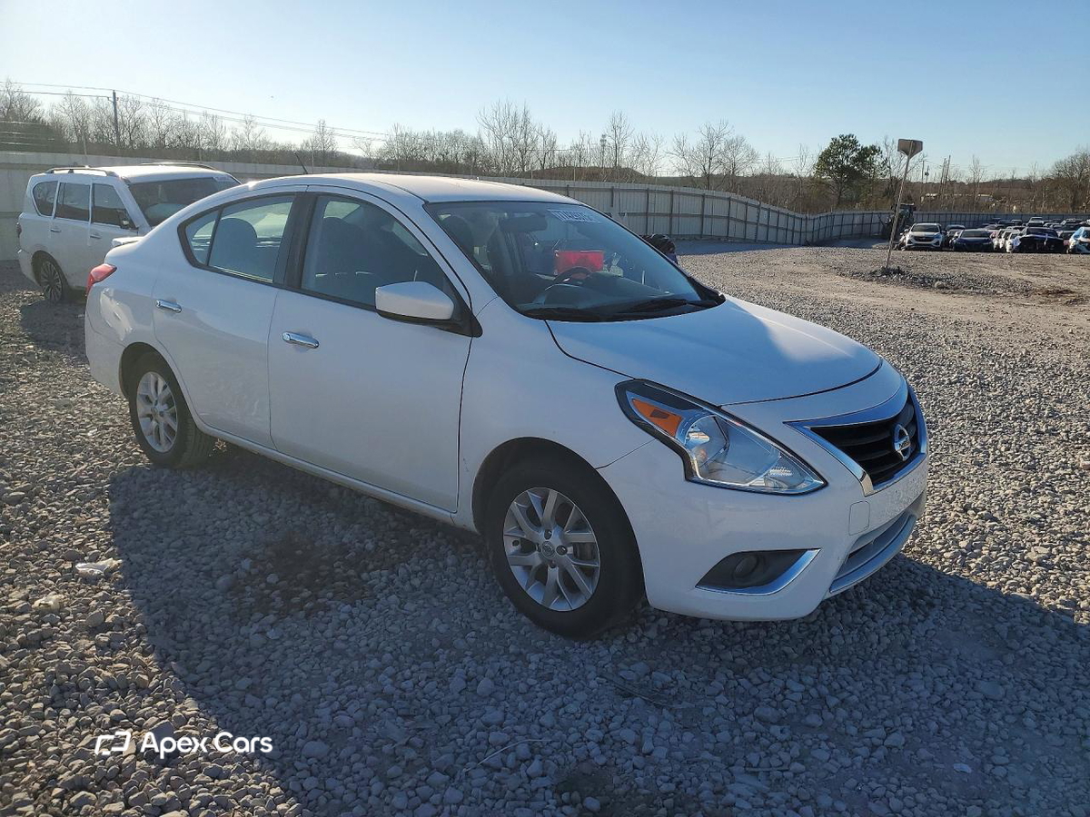 Nissan Versa 2018