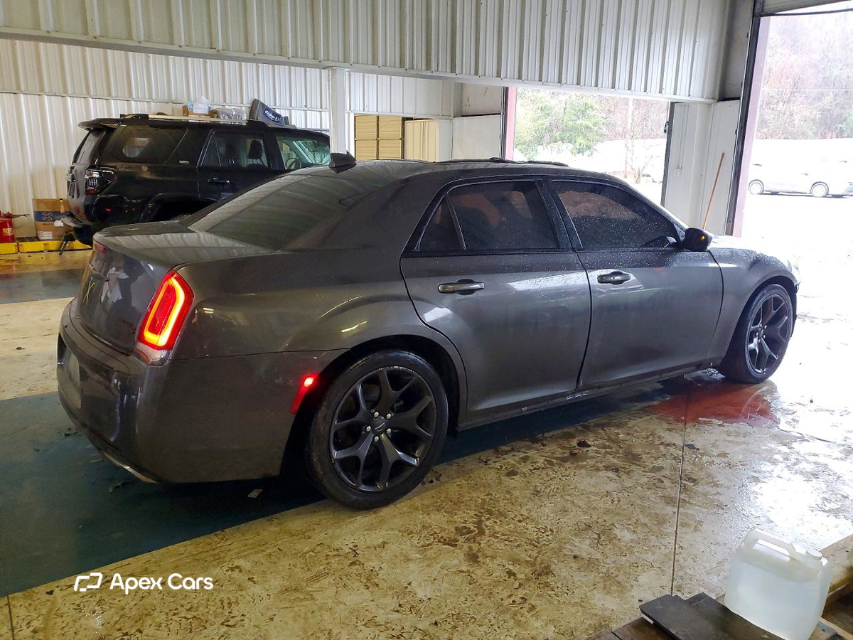 Chrysler 300 2021