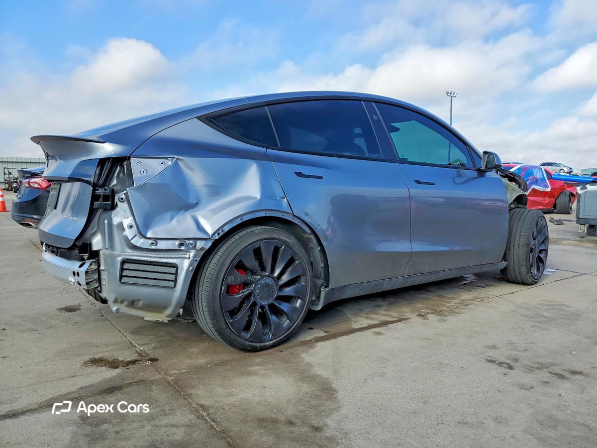 Tesla Model Y 2025