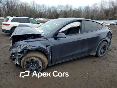 Tesla Model Y 2026 - Image 1 of 14