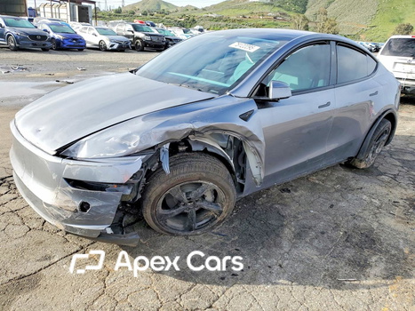 Tesla Model Y 2026 - Image 1 of 14