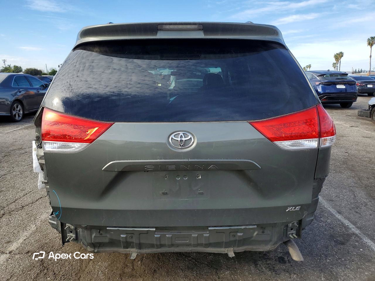 Toyota Sienna 2011