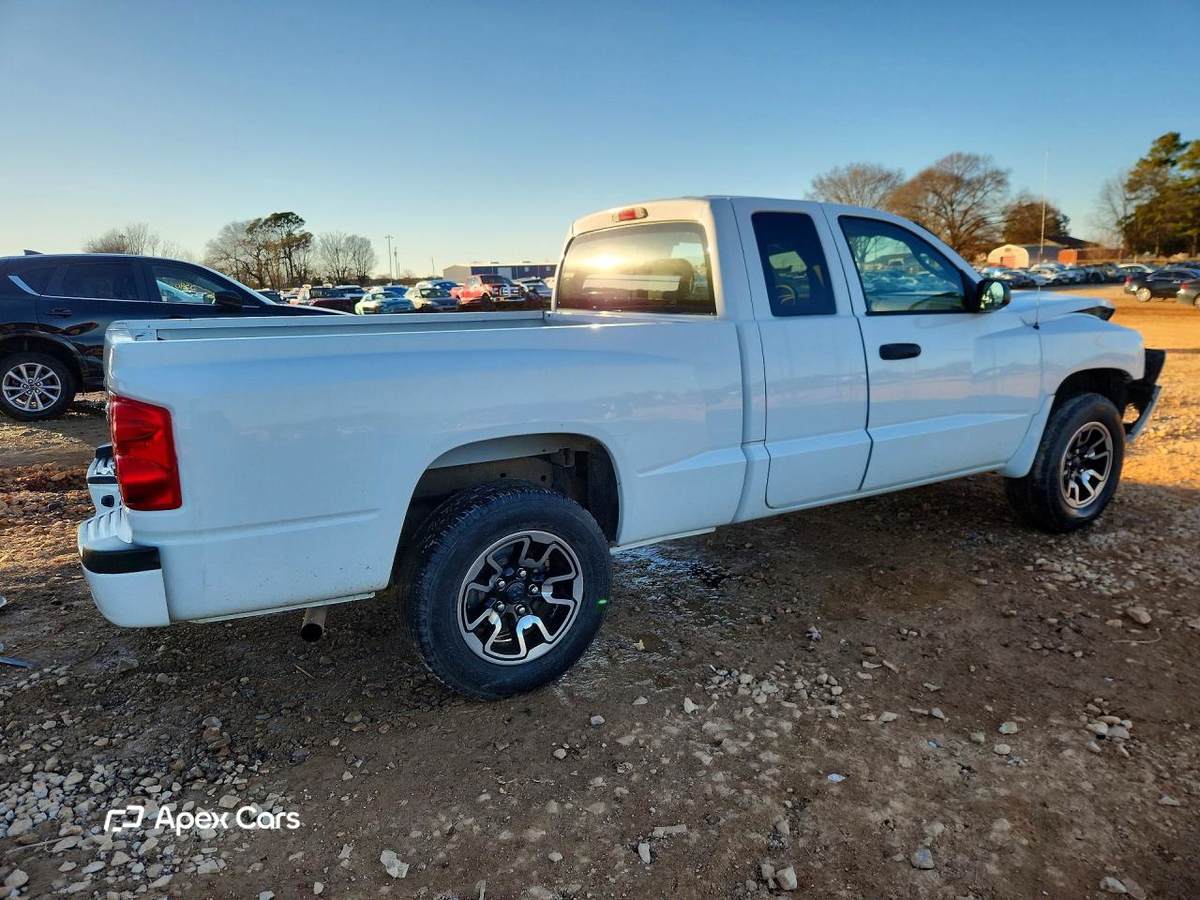 Dodge Dakota 2011