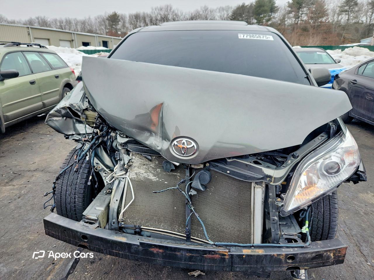 Toyota Sienna 2011