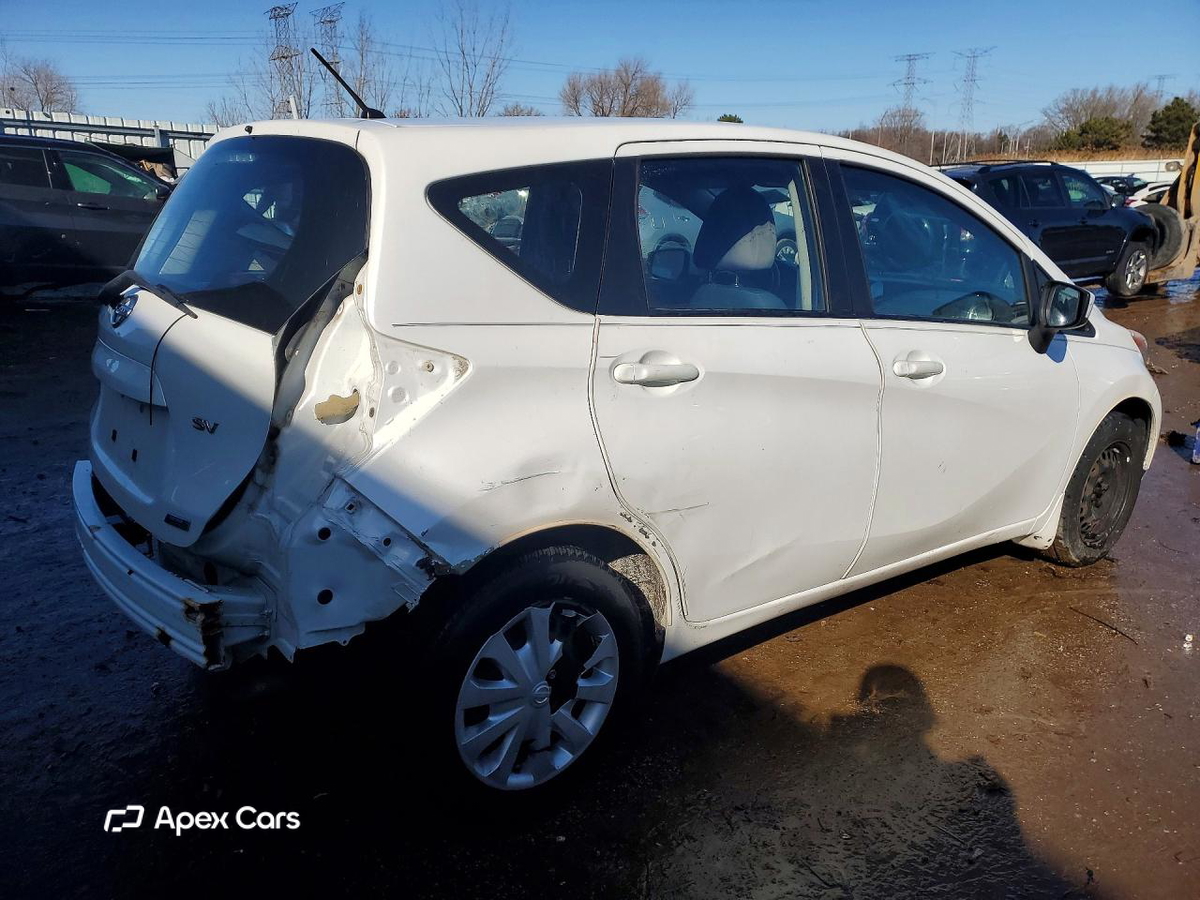 Nissan Versa 2015