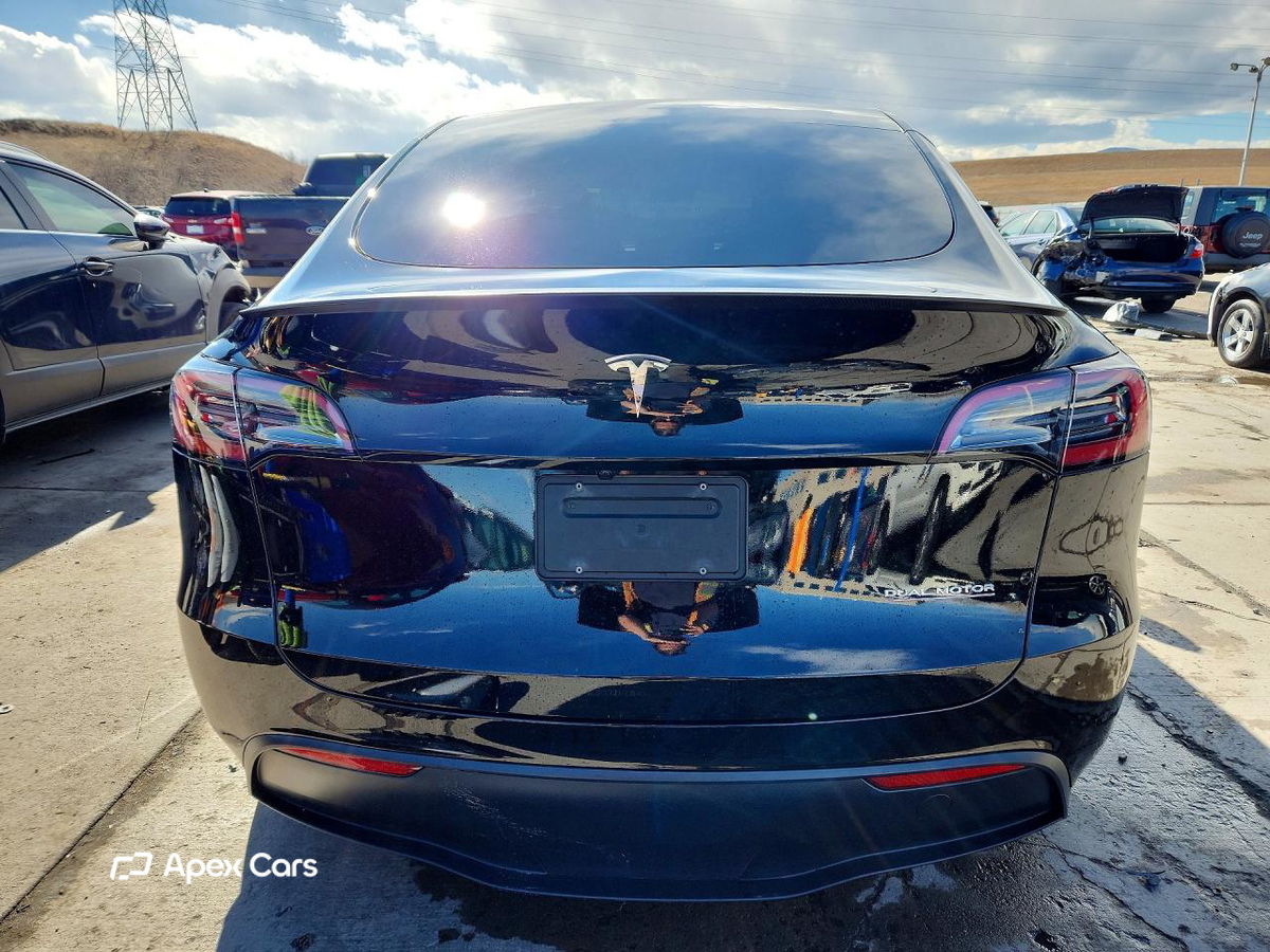 Tesla Model Y 2025