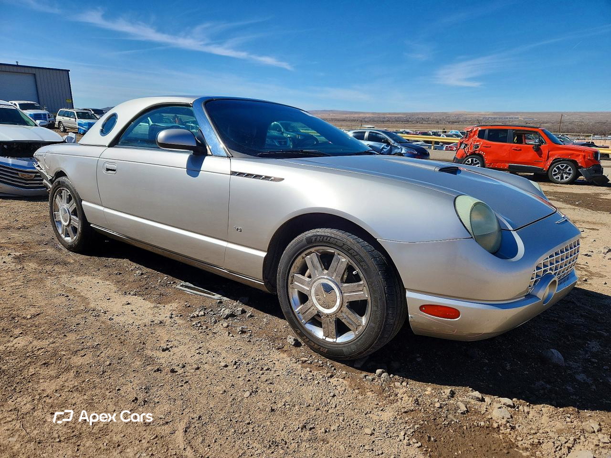 Ford Thunderbird 2004