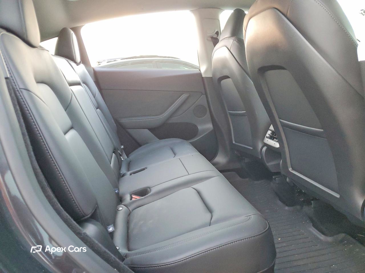 Tesla Model Y 2025