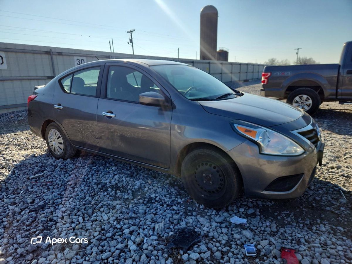 Nissan Versa 2016
