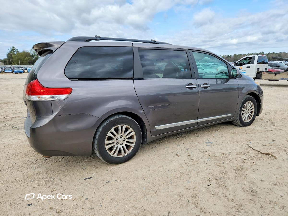 Toyota Sienna 2011