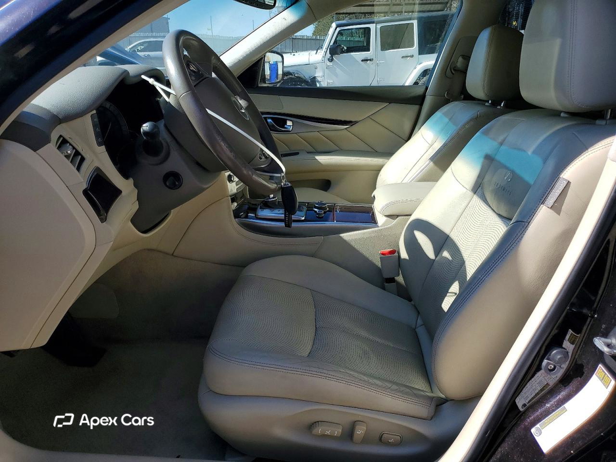 Infiniti M 2012