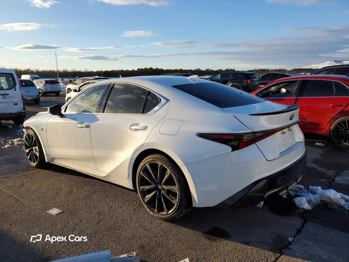 Lexus IS 2024