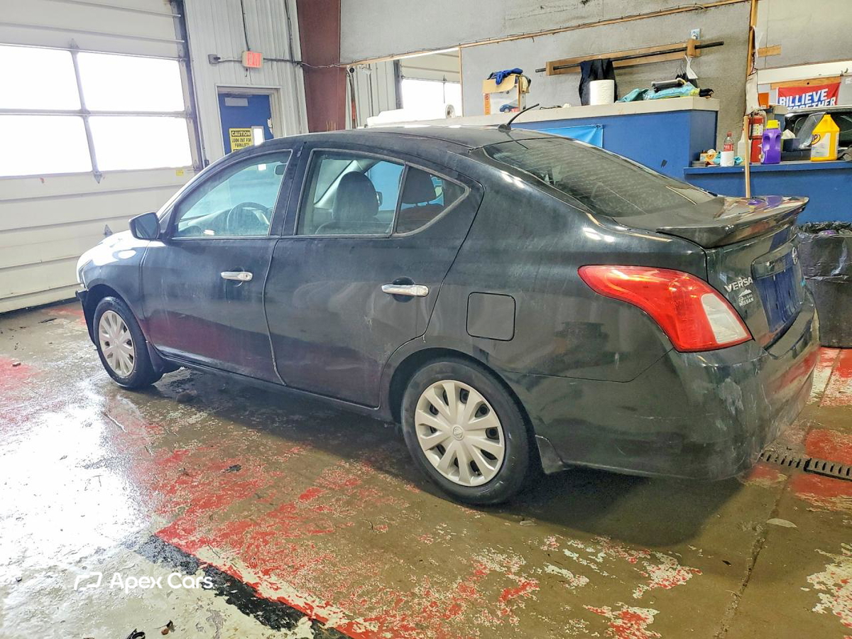 Nissan Versa 2015