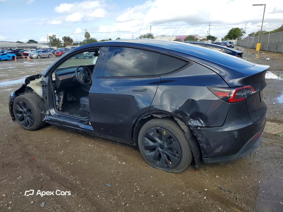 Tesla Model Y 2024