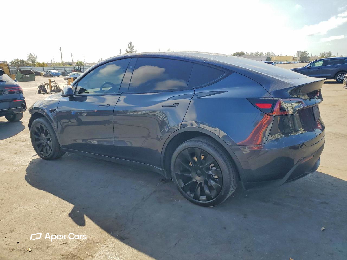 Tesla Model Y 2024