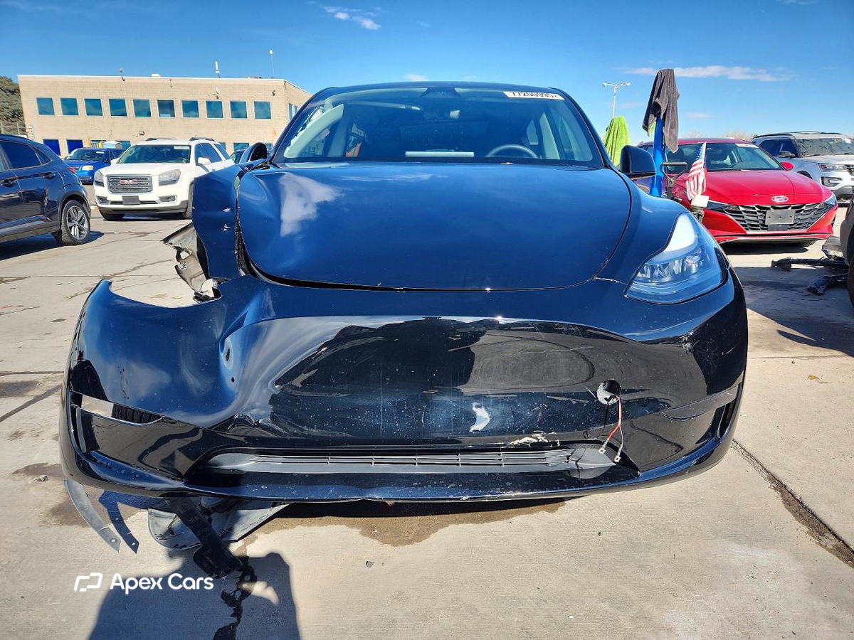 Tesla Model Y 2025
