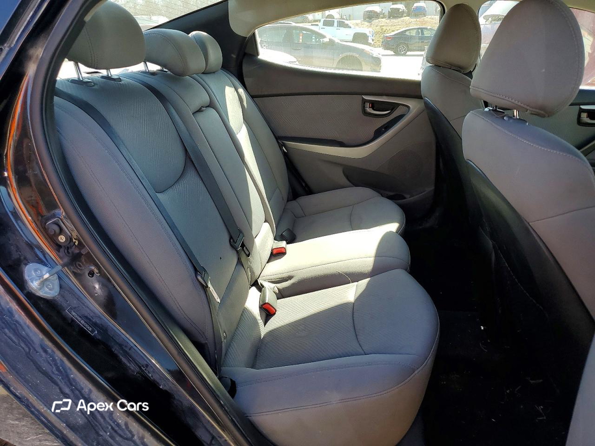 Hyundai Elantra 2011
