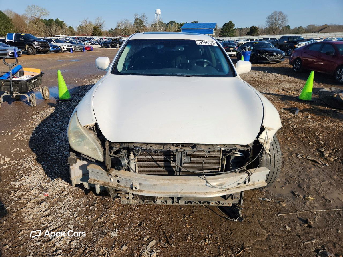 Infiniti M 2011