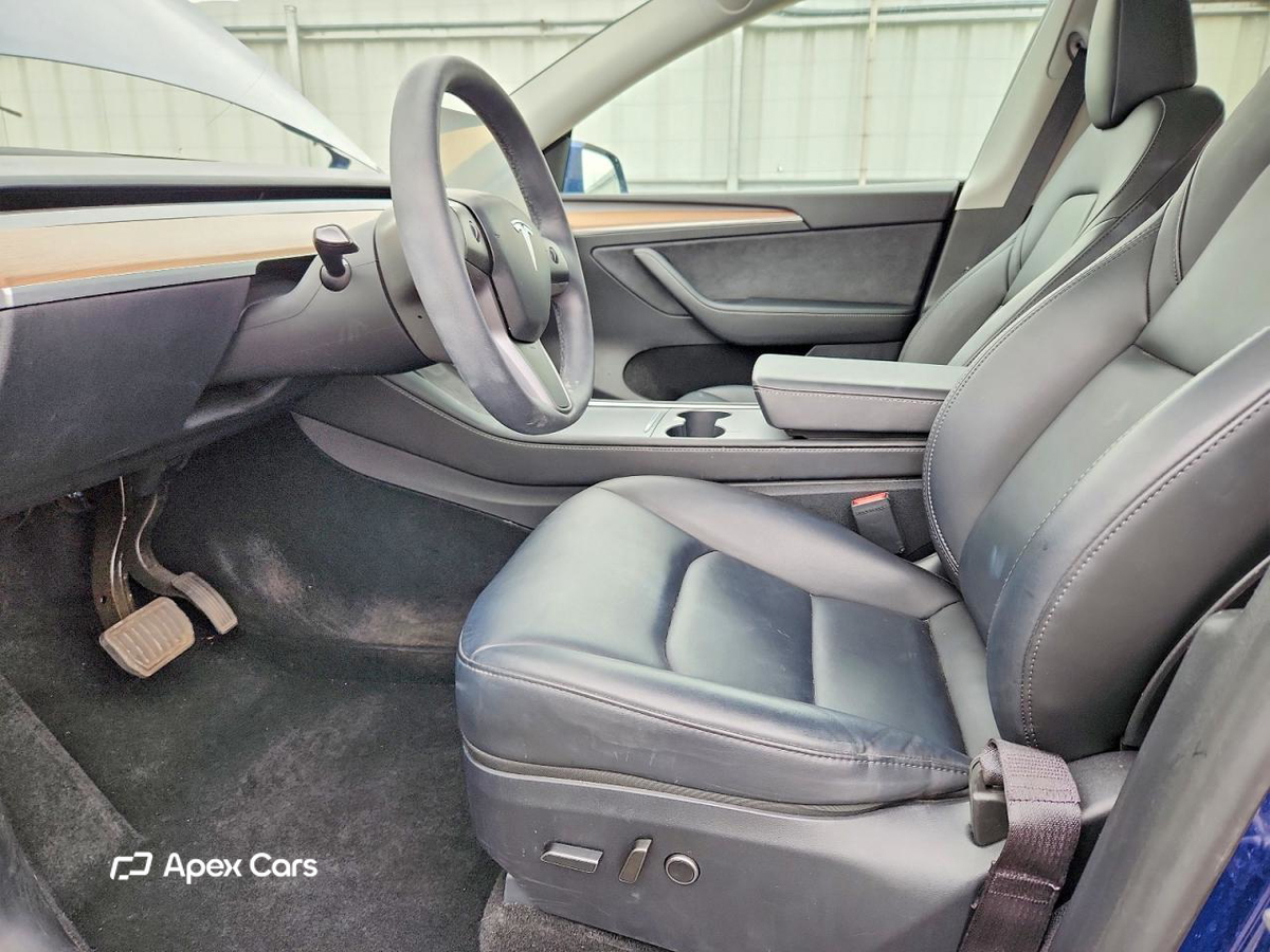 Tesla Model Y 2024