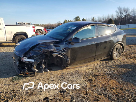 Tesla Model Y 2026 - Image 1 of 13