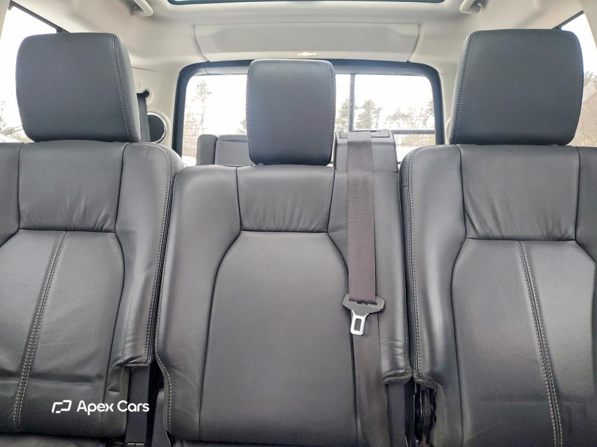 Land Rover LR4 2016