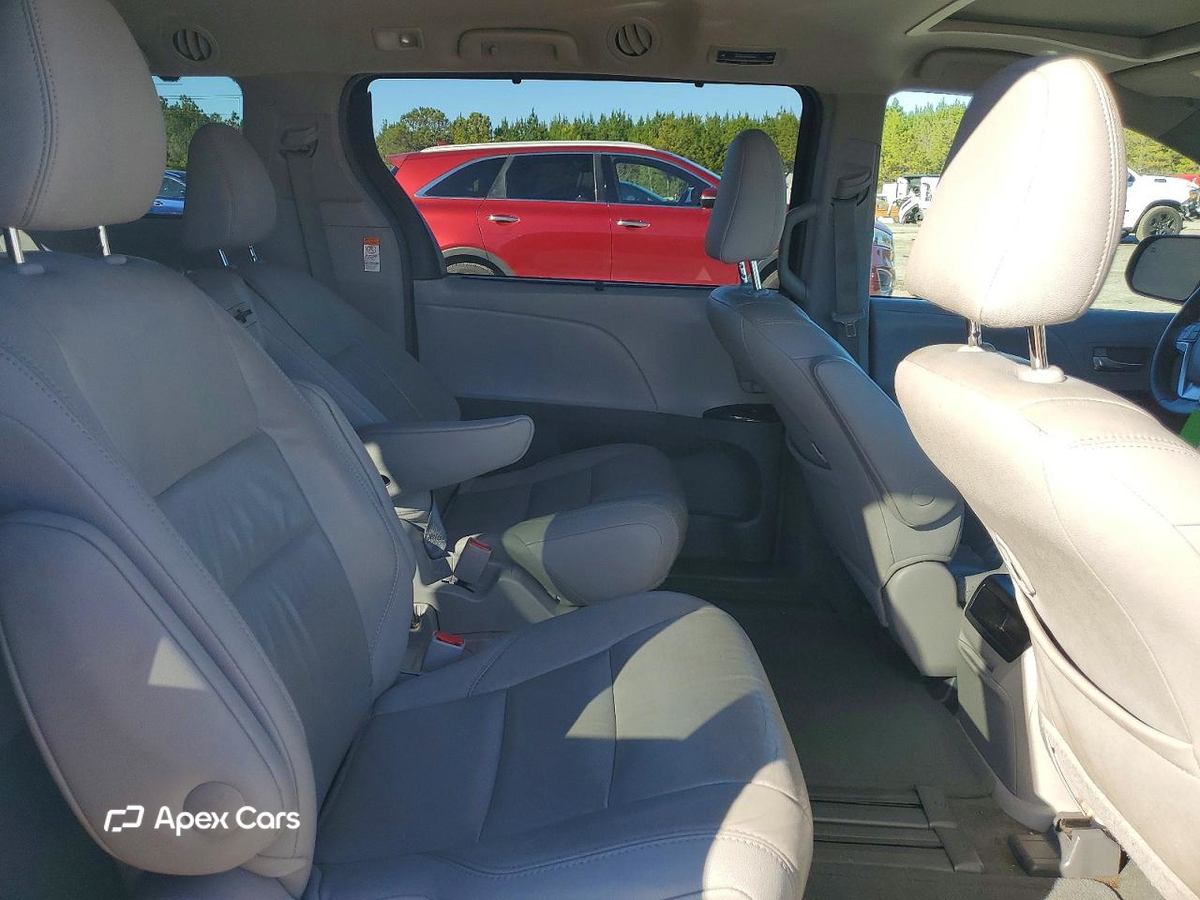 Toyota Sienna 2015