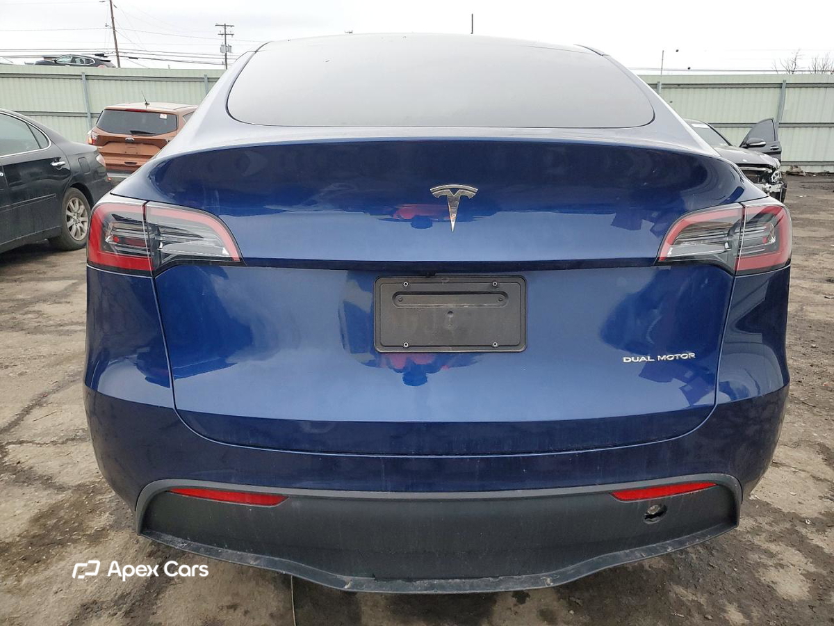 Tesla Model Y 2024