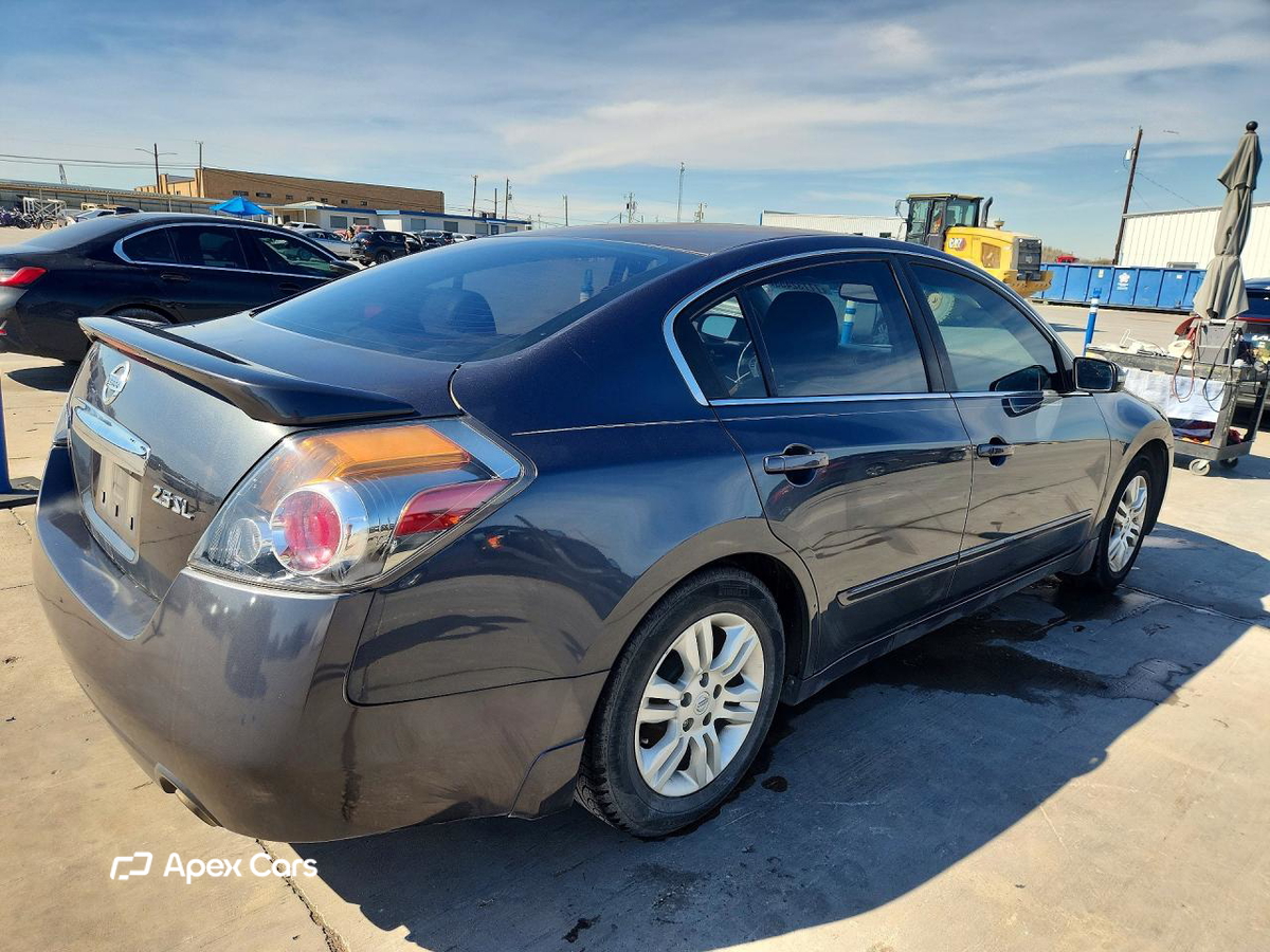 Nissan Altima 2011