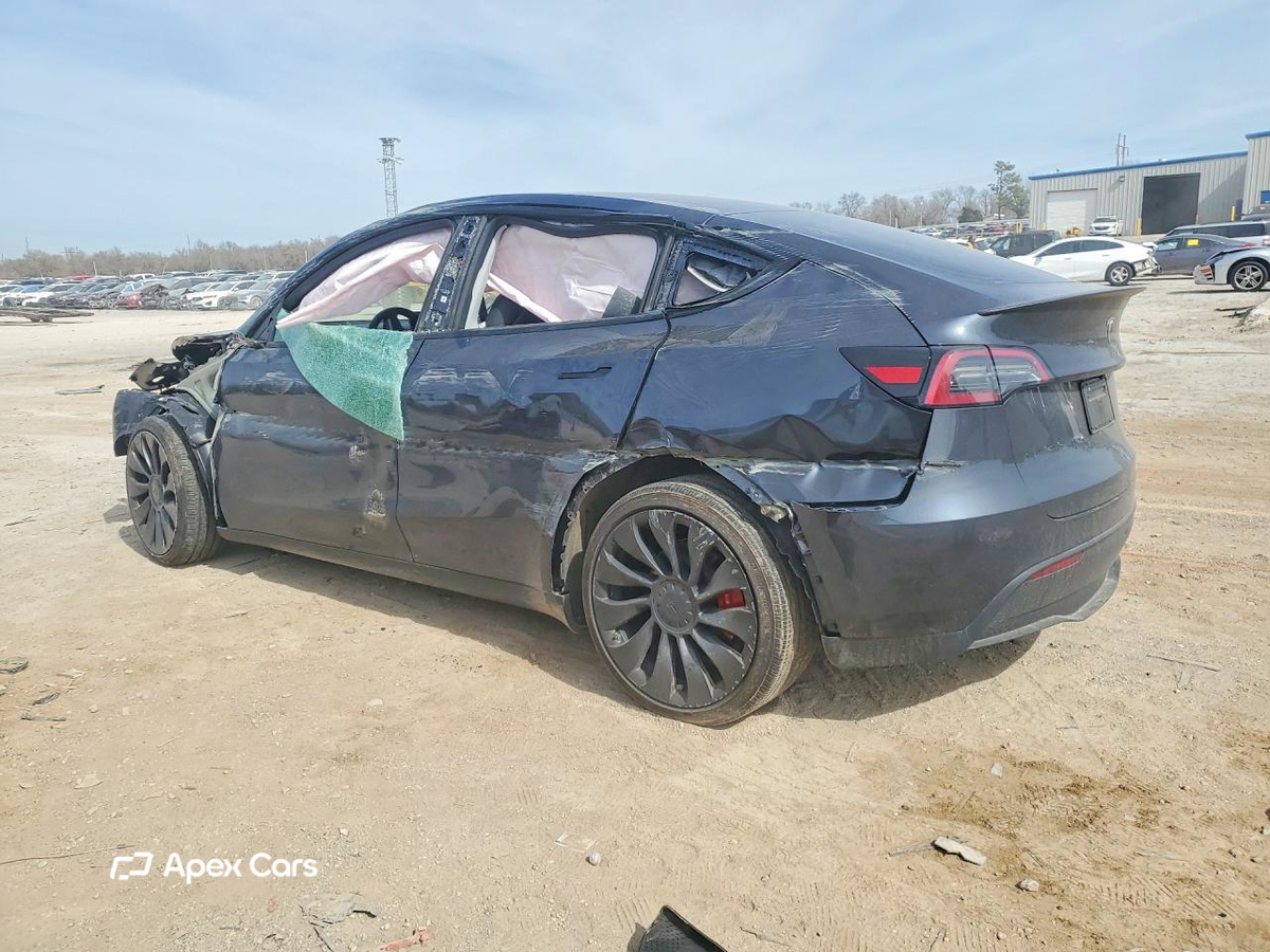 Tesla Model Y 2025