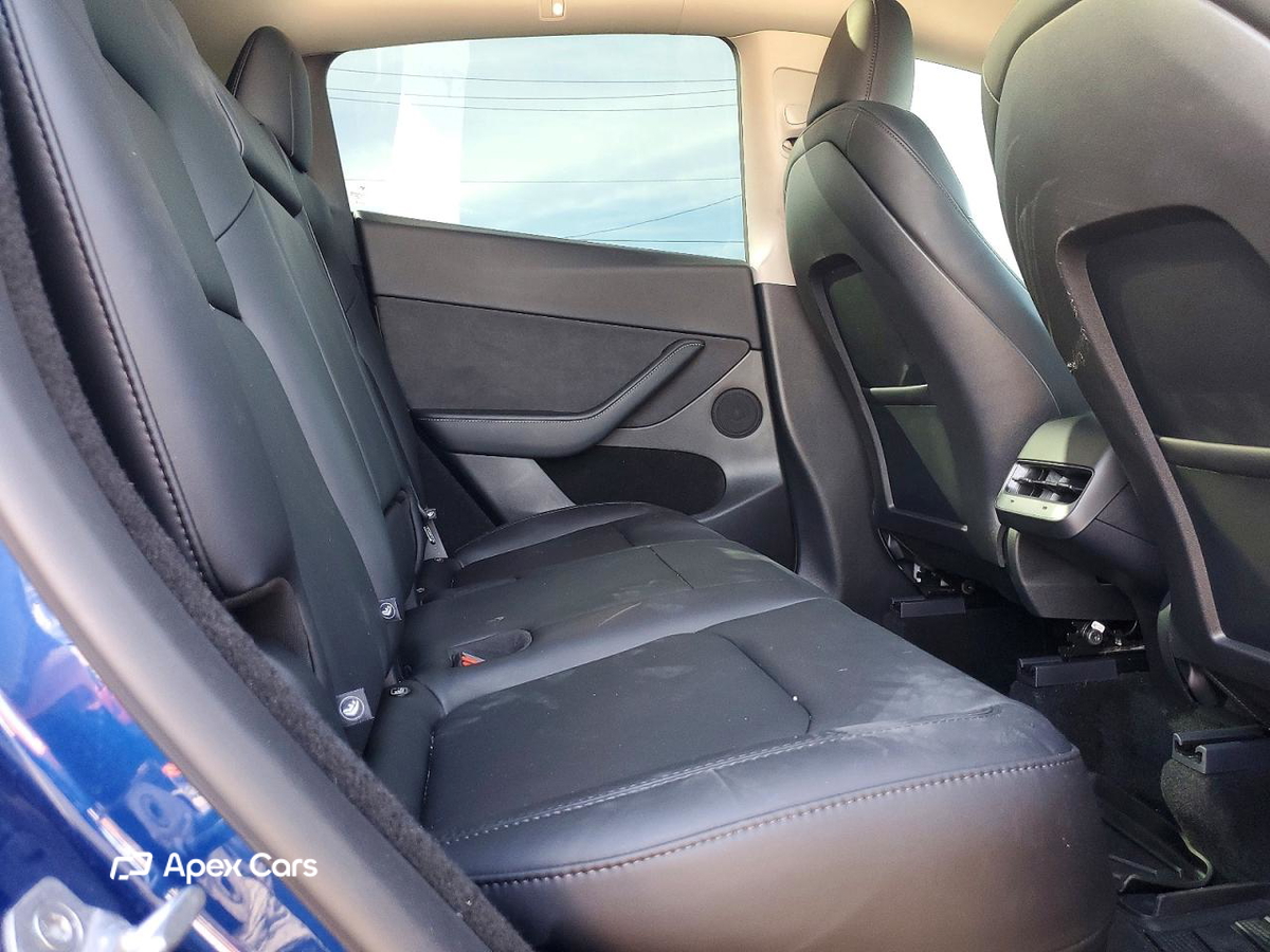 Tesla Model Y 2025