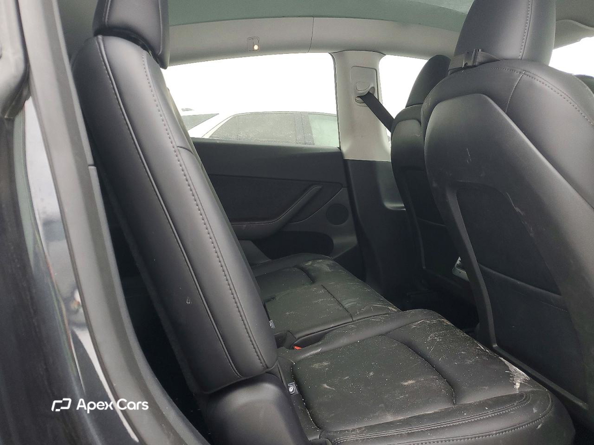 Tesla Model Y 2025