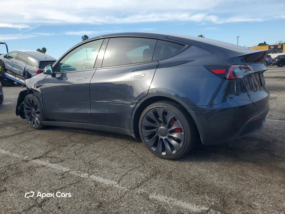Tesla Model Y 2025