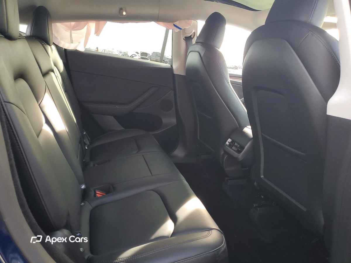 Tesla Model Y 2025