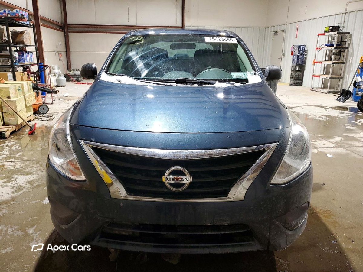 Nissan Versa 2015