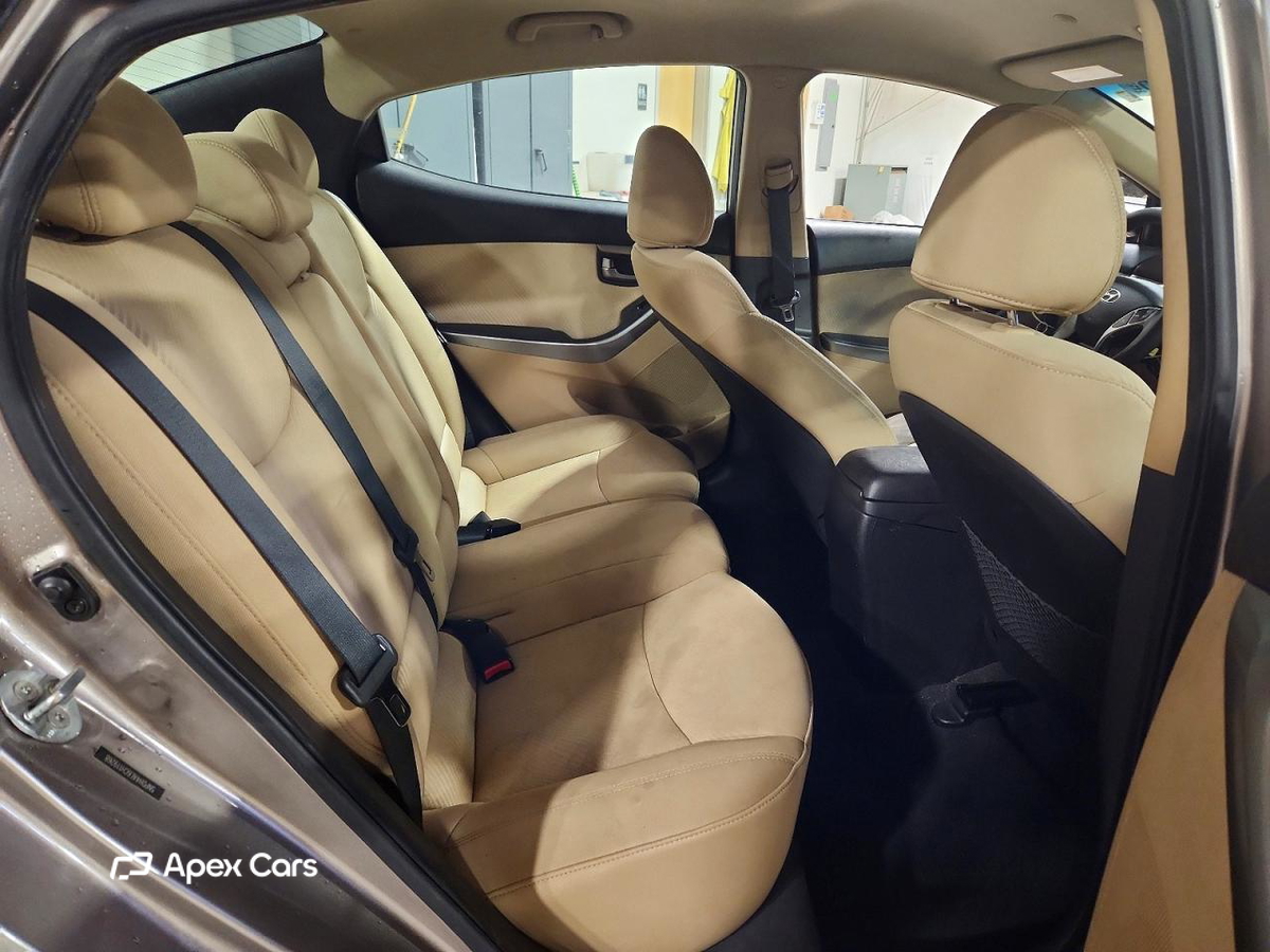 Hyundai Elantra 2012