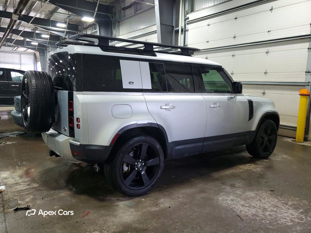 Land Rover Defender 2023