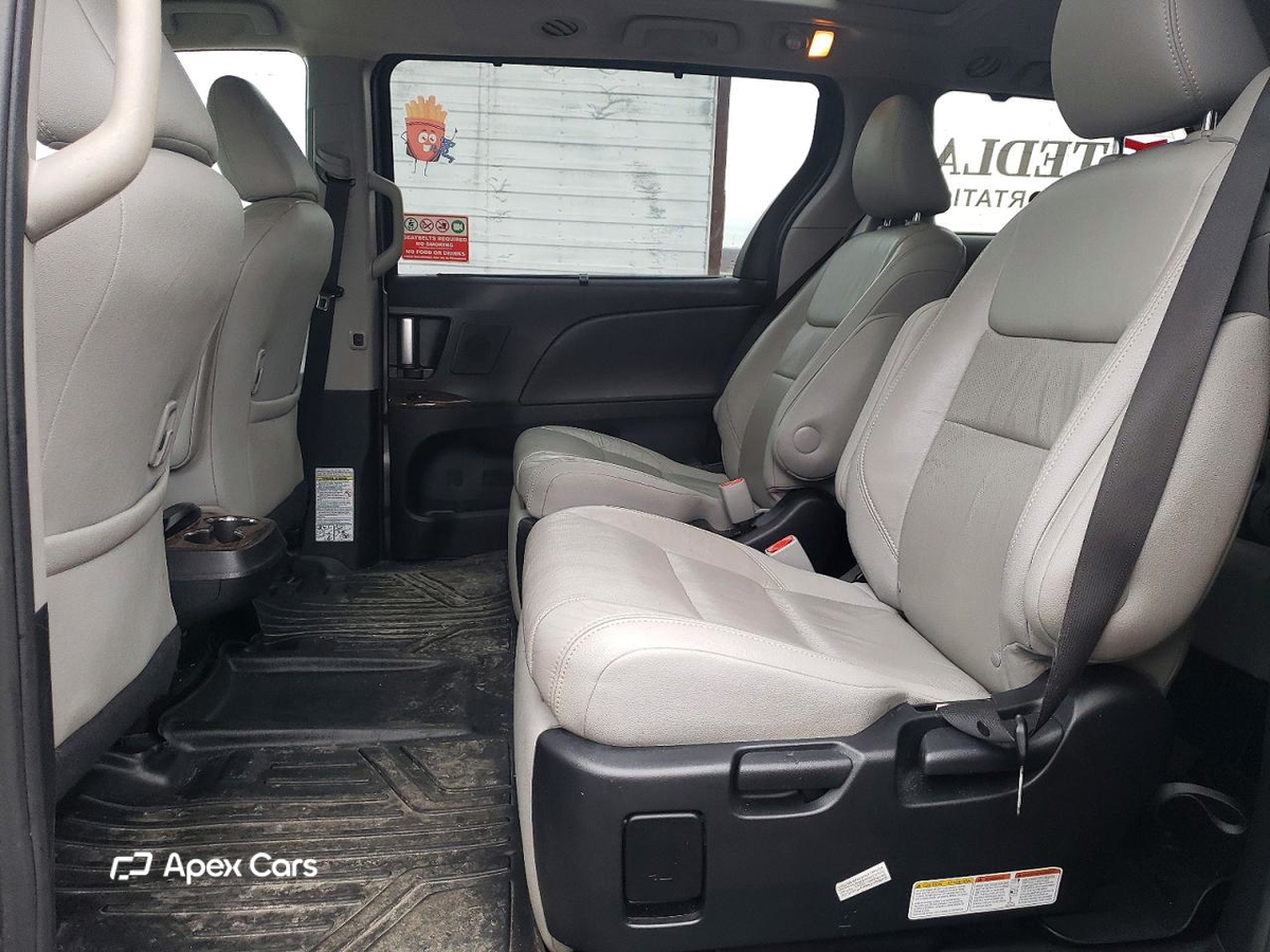 Toyota Sienna 2016