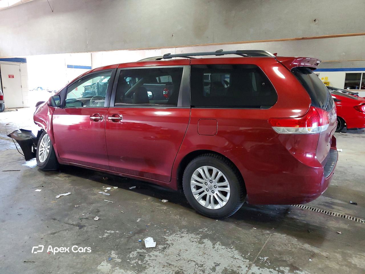 Toyota Sienna 2011